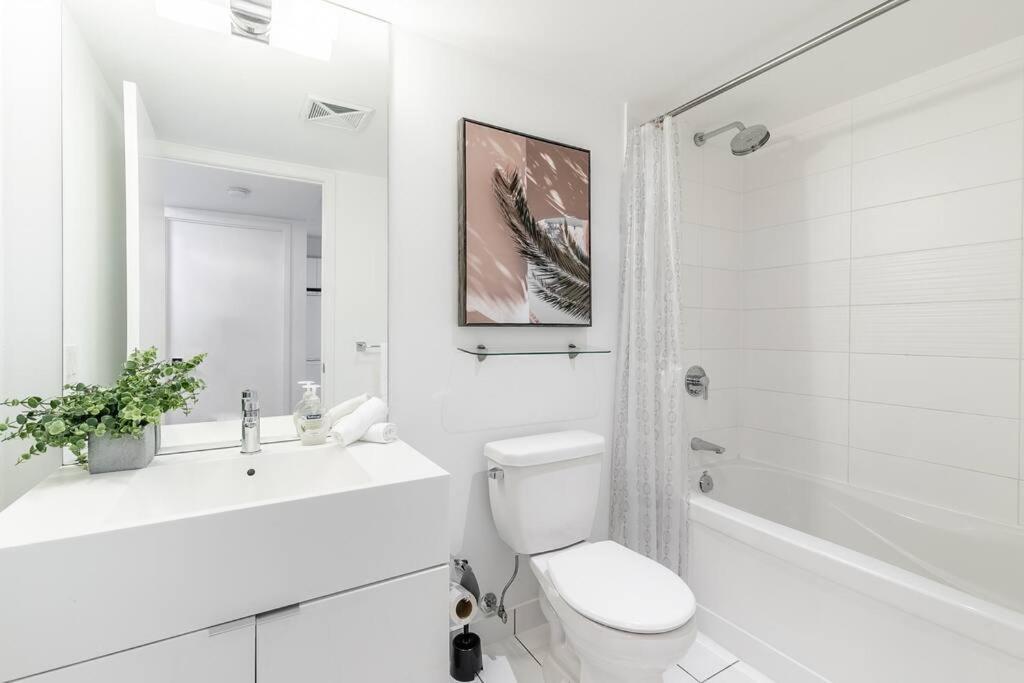 Luxury Suite Downtown Toronto Near Cn Tower Exterior photo