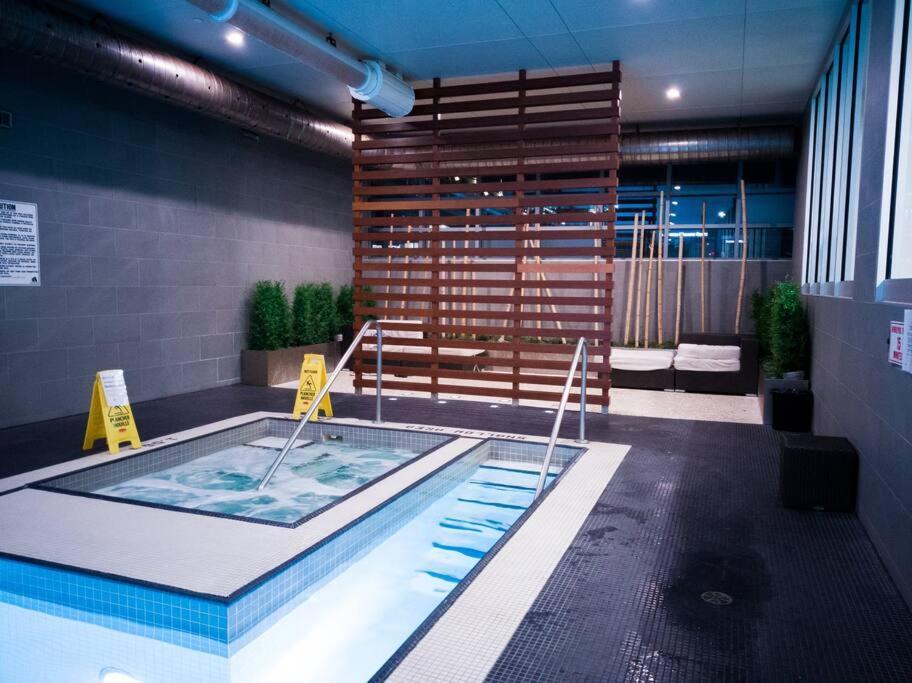 Luxury Suite Downtown Toronto Near Cn Tower Exterior photo